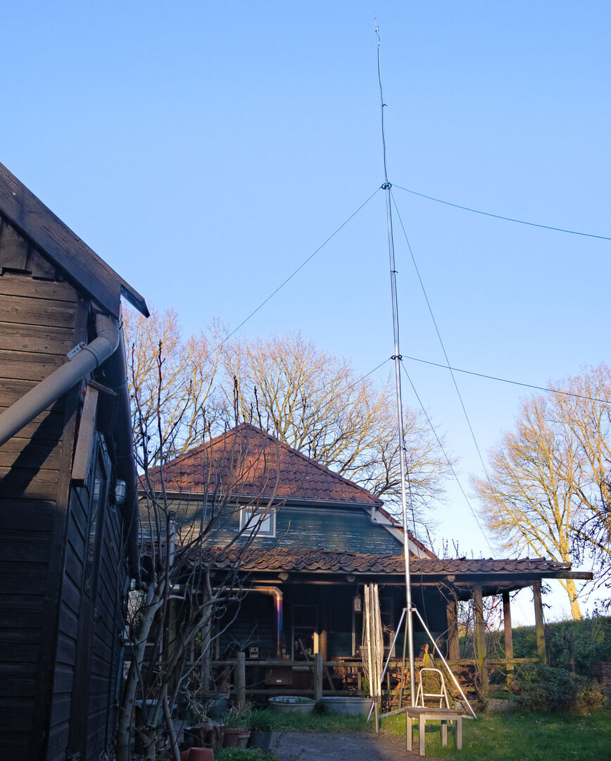 Test setup of base station Test setup of base station, antenna