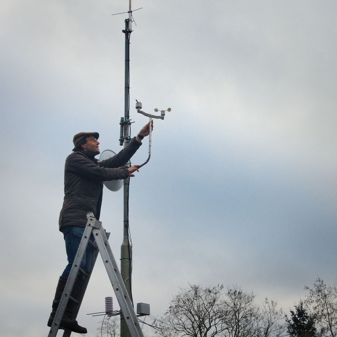 Installing the weather station Installing the weather station