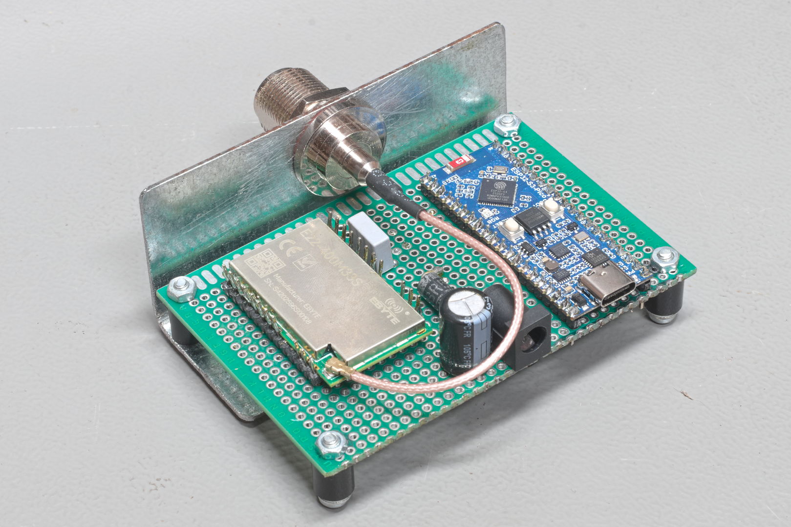 2 Watt RNode prototype with the E22-400M33S LoRa module 2 Watt RNode prototype with the E22-400M33S LoRa module