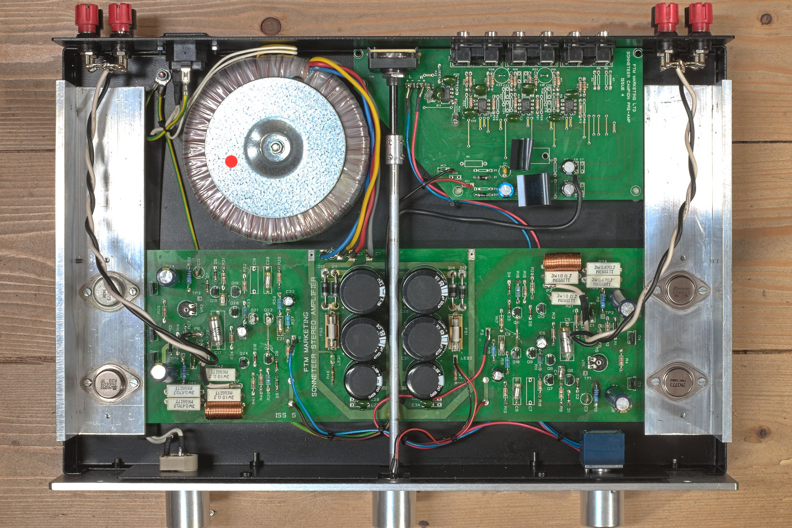 The inside of the amplifier after repair The inside of the amplifier after repair